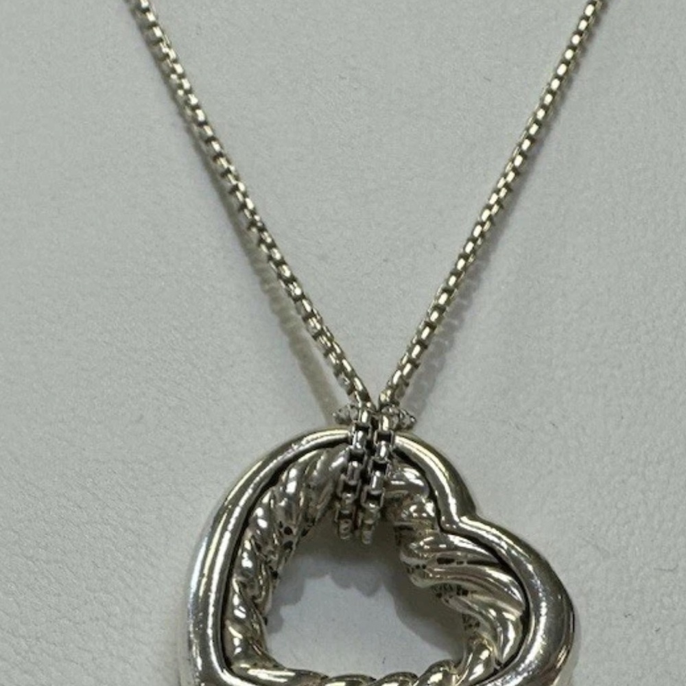 David Yurman Elegant Silver Pendant Necklace - Picture 3 of 4
